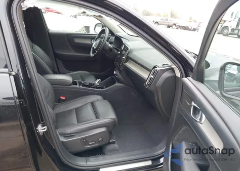 2024 Volvo Xc40 B5 Ultimate Dark Theme z USA, uszkodzony, nr VIN YV4L12UM1R2323958